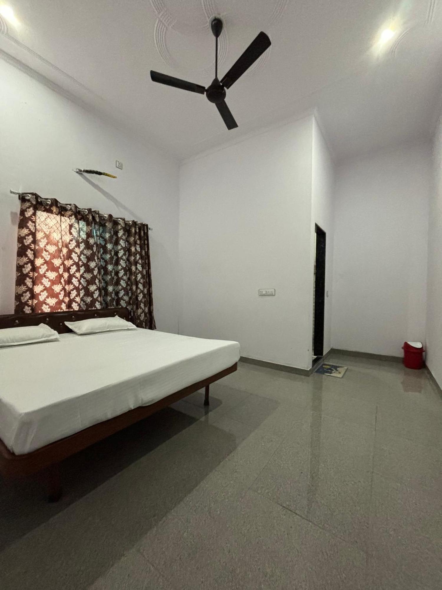 Hotel Raghunath Palace Khātu 外观 照片