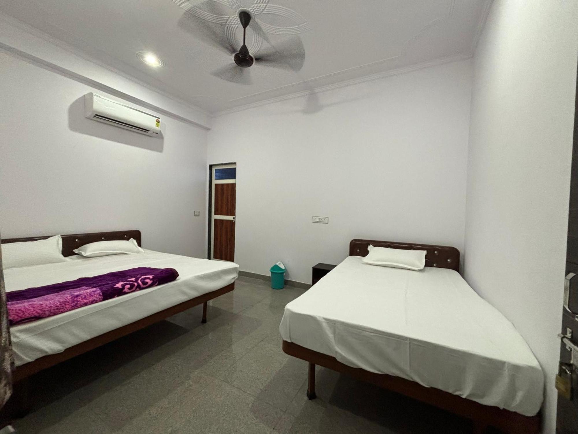 Hotel Raghunath Palace Khātu 外观 照片