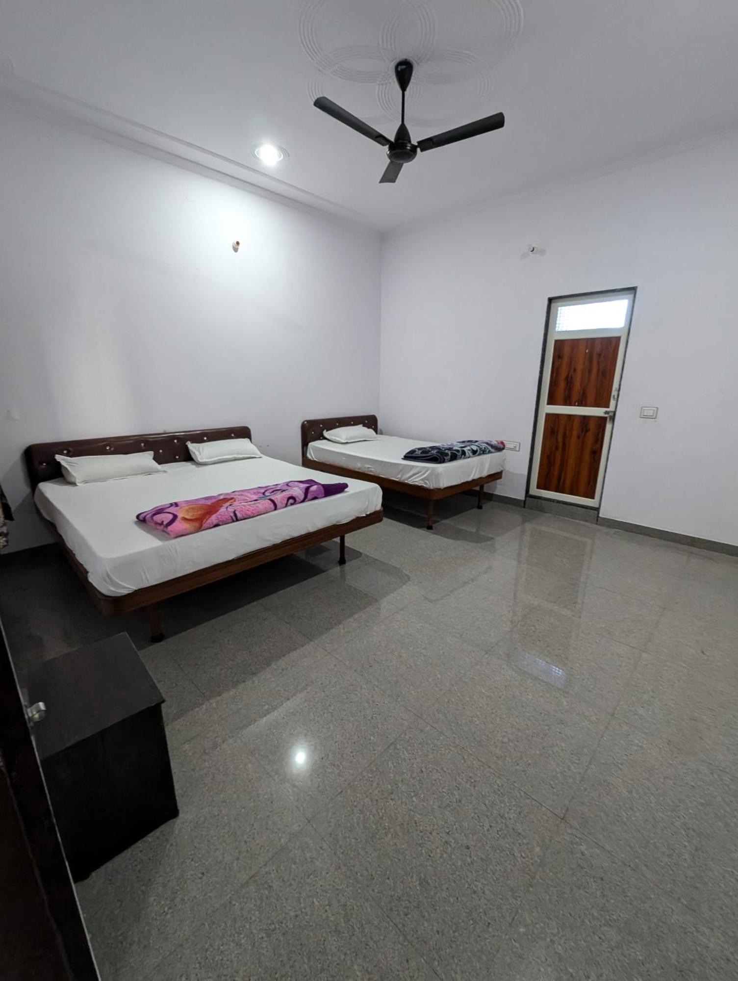 Hotel Raghunath Palace Khātu 外观 照片