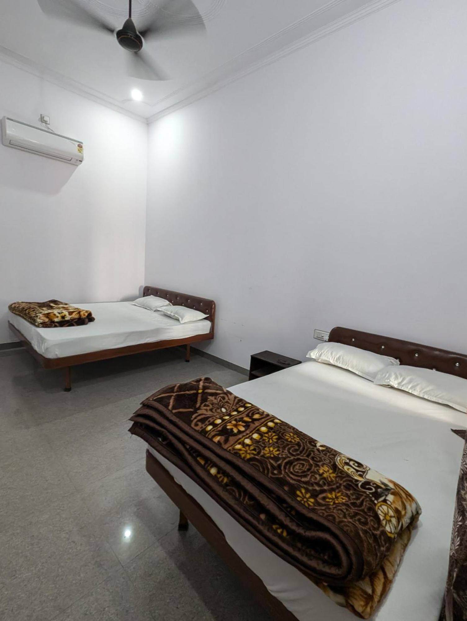 Hotel Raghunath Palace Khātu 外观 照片